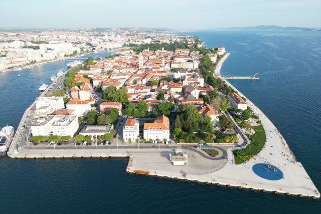 Zadar, Bili Brig- poslovni prostor