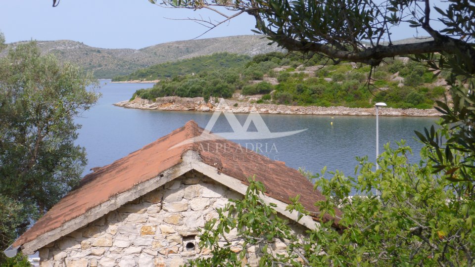 MALA RAVA - CHARMING STONE HOUSE FOR SALE IN THE FIRST ROW TO THE SEA