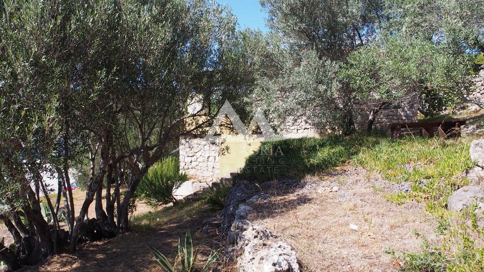 MALA RAVA - CHARMING STONE HOUSE FOR SALE IN THE FIRST ROW TO THE SEA