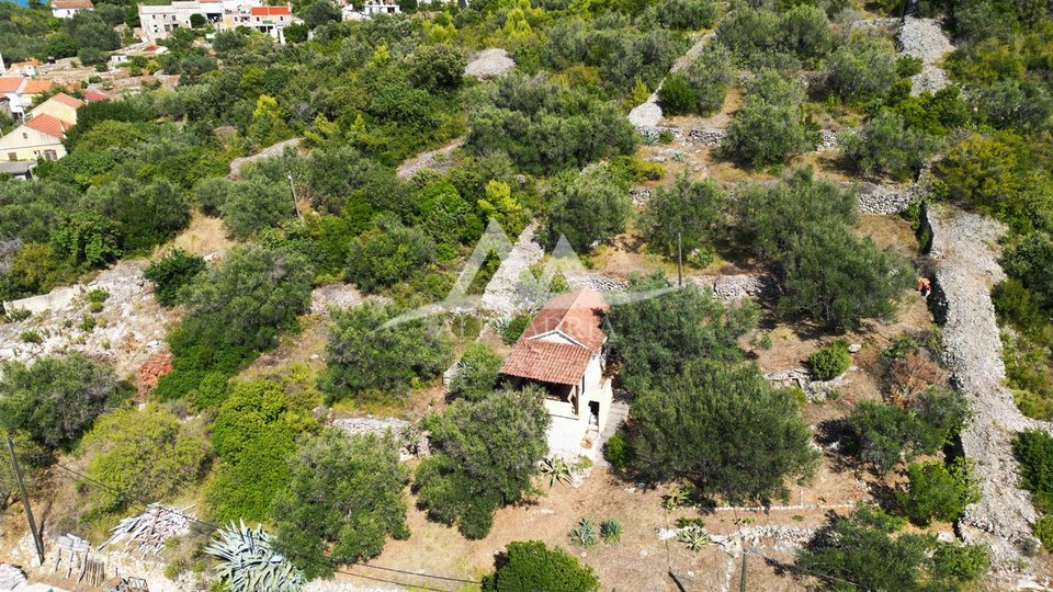 MALA RAVA - AFFASCINANTE CASA IN PIETRA IN VENDITA IN PRIMA FILA AL MARE