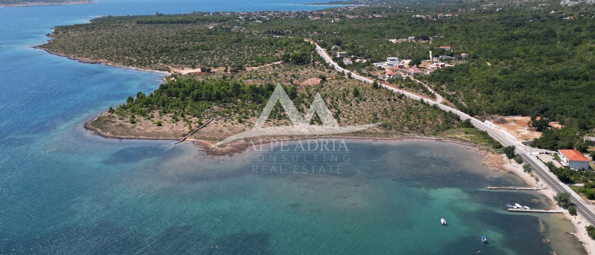 ZA PLANINARE I PENJAĆE - STARIGRAD - SELINE - GRAĐEVINSKI TEREN - 704 M2 - 84.480 €