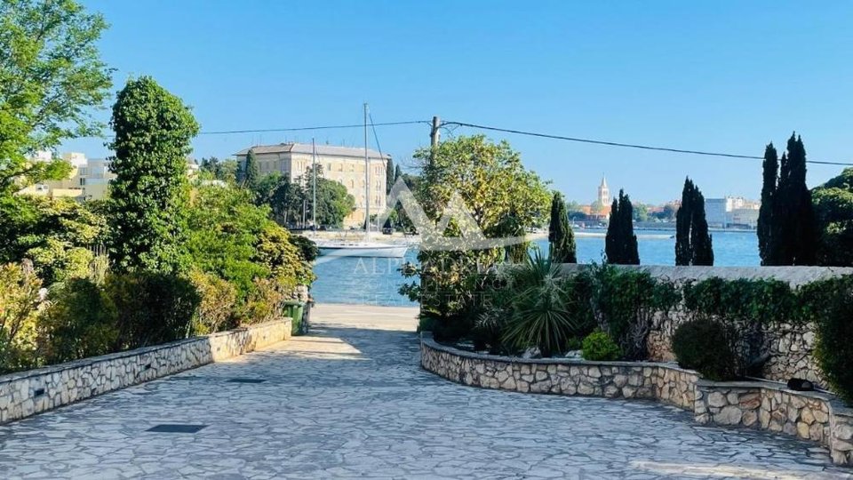 House, 560 m2, For Sale, Zadar - Brodarica