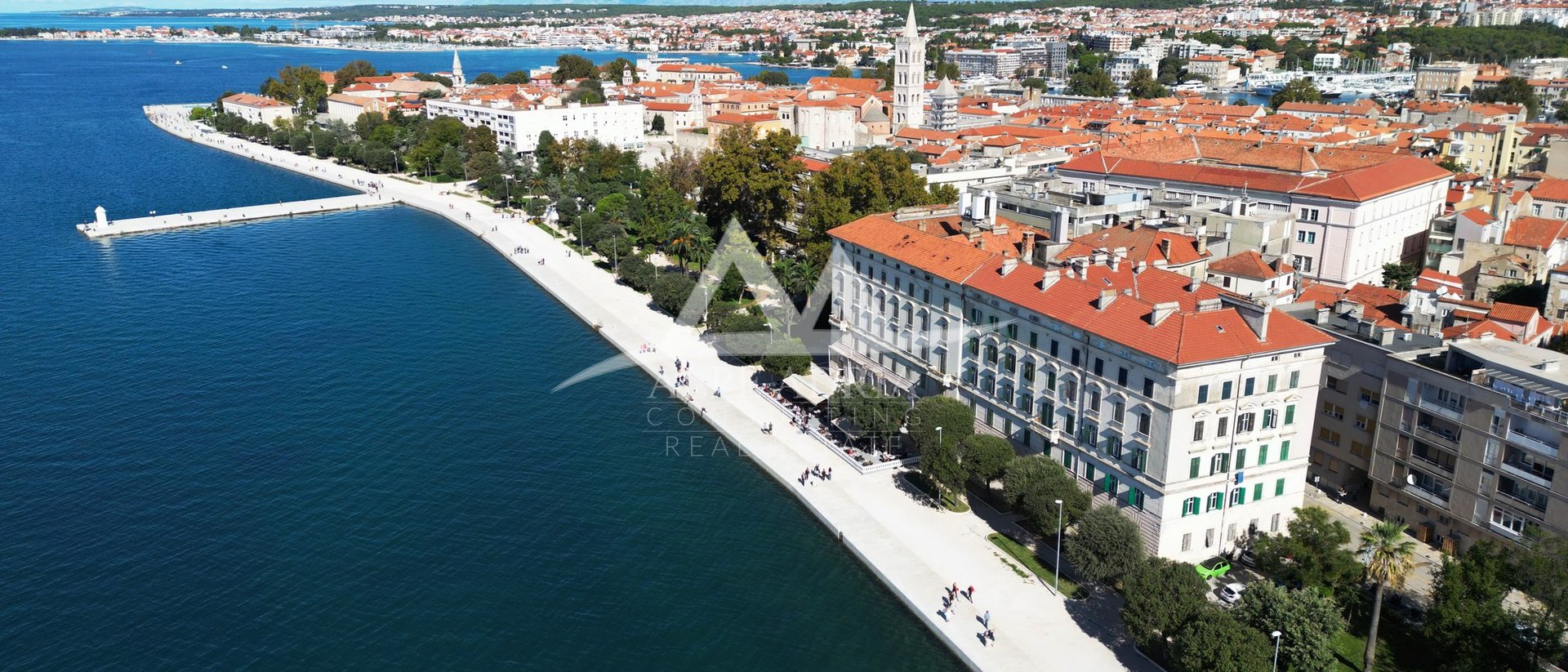 VENDITA ESCLUSIVA - GRAZIOSO APPARTAMENTO SULLA RIVA DI ZADAR - € 694.000